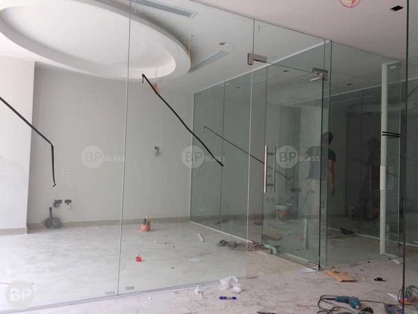 Thi công vách kính cường lực nhà anh Ngọc 30 Triệu Việt Vương buiphat.vn 